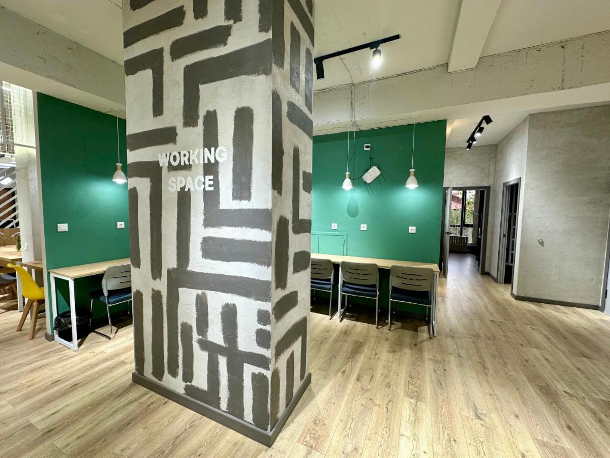 Izzzi Hostel Μπισκέκ Εξωτερικό φωτογραφία